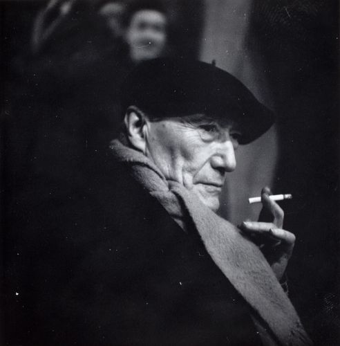 André Gide följer med repetitionerna på Théâtre Marigny i Paris. 1947.
Foto: Studio Guller. Vivica Bandlers arkiv, Svenska litteratursällskapet i Finland.