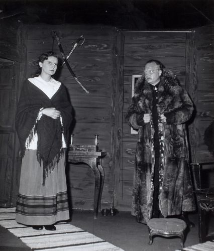 Runar Schildt: Le Pendu (Galgmannen), Théâtre du Quartier Latin, Paris. France Deccant, Yves Brainville. 1953. 
Vivica Bandlers arkiv, Svenska litteratursällskapet i Finland.