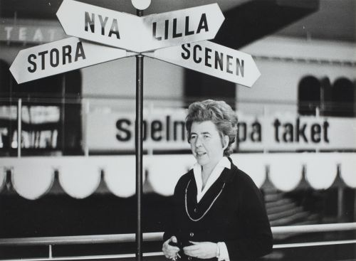 Den nya chefen på Stockholms stadsteater. 1969.
Foto: André Lafolie/Stockholms stadsteater. Vivica Bandlers arkiv, Svenska litteratursällskapet i Finland.