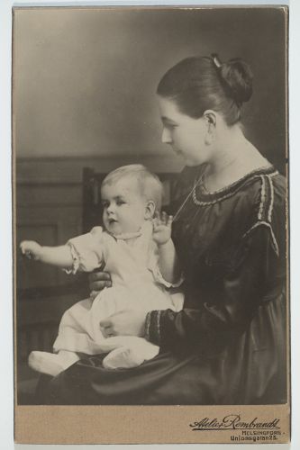 Vivica & Ester-Margaret, 1917.
Foto: Atelier Rembrandt
Vivica Bandlers arkiv, Svenska litteratursällskapet i Finland.